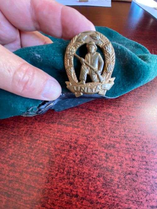 COMMANDO BERET WITH BRASS CAP BADGE-WORN 1963-1976