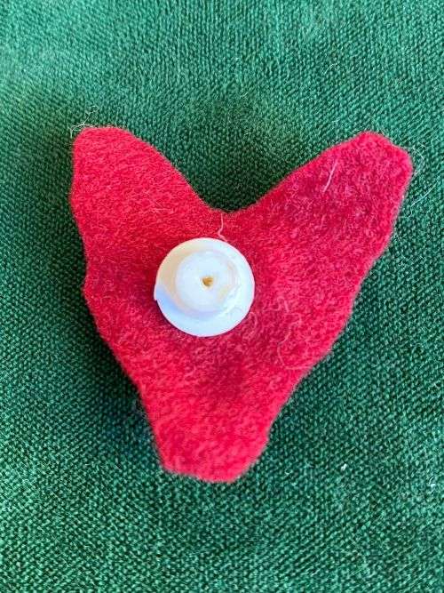 INTELLIGENCE SCHOOL GUARD UNIT-CHROMED BERET BADGE -WORN ON RED FELT BACKING