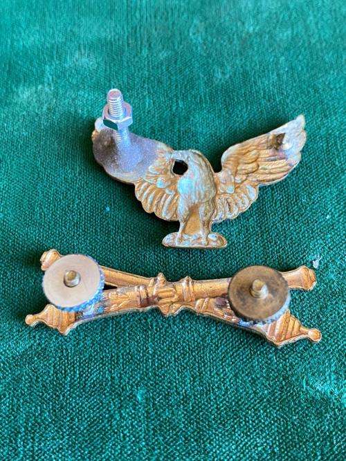 TRANSVAAL STAATS ARTILLERY GILDING METAL CAP BADGE-WORN 1961-1976-ONE LUG MISSING-ONE REPLACED