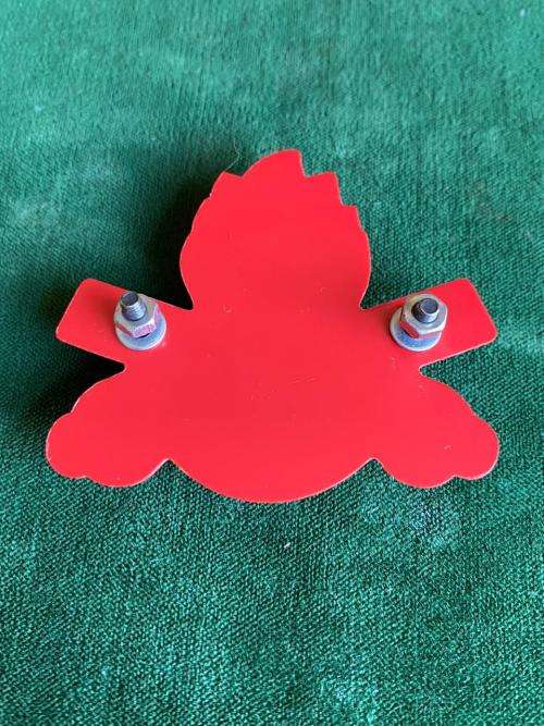 10 ARTILLERY BRIGADE-OXIDISED SILVER ON RED PLASTIC CAP BADGE-APPROVED IN 1986-LARGE-2X SCREW LUGS