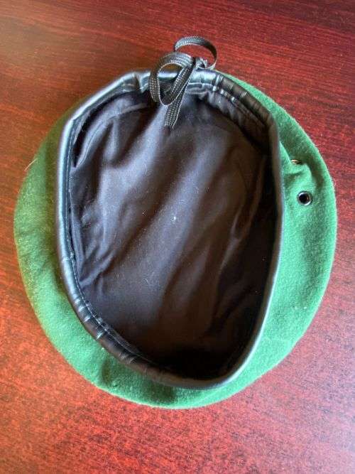 LIGHT GREEN UN BERET INSIDE RING MEASURES 55CM-GOOD CONDITION