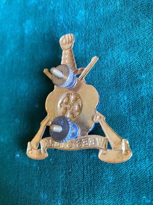 REGT. EAST RAND BI METAL CAP BADGE- WORN FROM 1962- 2X SCREW LUGS