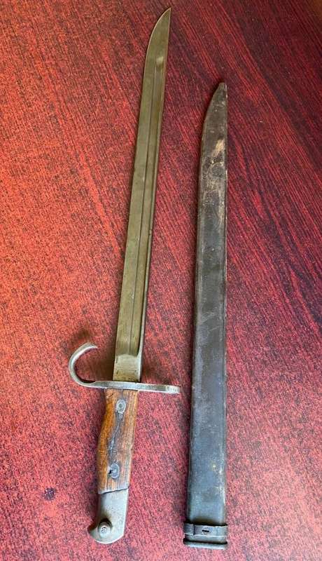 JAPAN EARLY PRODUCTION 30TH YEAR (1897) BAYONET/SWORD-IT HAS A ROUNDED POMMEL,SHAPED GRIPS AND A HOO