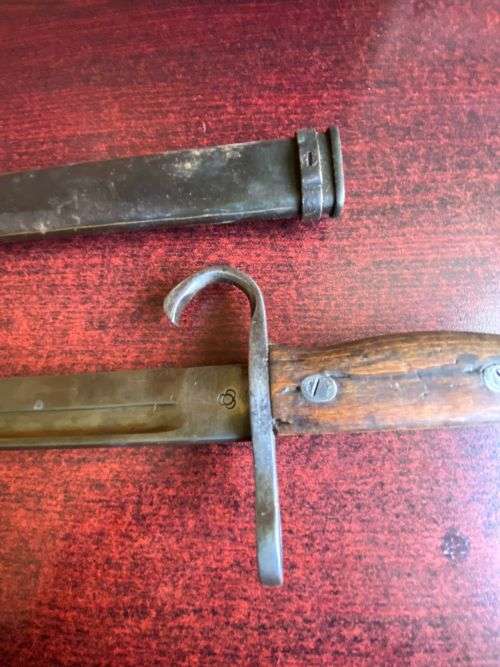 JAPAN EARLY PRODUCTION 30TH YEAR (1897) BAYONET/SWORD-IT HAS A ROUNDED POMMEL,SHAPED GRIPS AND A HOO