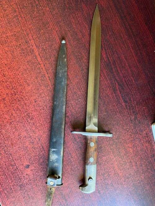 SWISS 1918 BAYONET WITH ITS LARGER HILT AND DOUBLE EDGE BLADE-MANUFACTURER ELSENER SCHEYZ-OVERALL LE