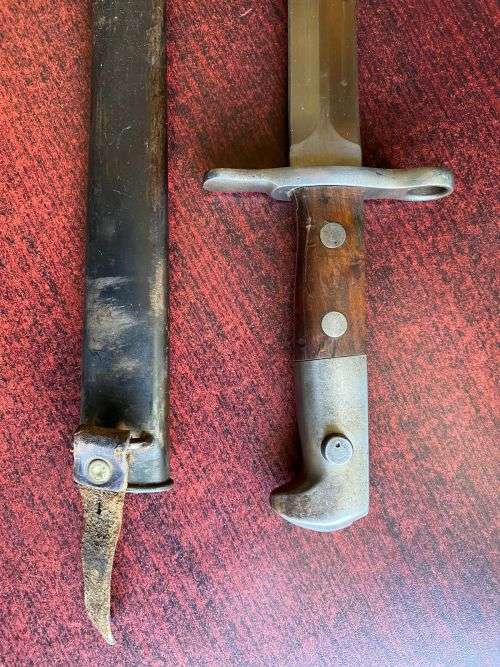 SWISS 1918 BAYONET WITH ITS LARGER HILT AND DOUBLE EDGE BLADE-MANUFACTURER ELSENER SCHEYZ-OVERALL LE