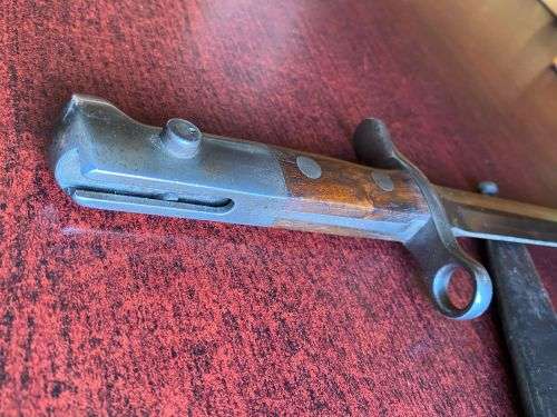 SWISS 1918 BAYONET WITH ITS LARGER HILT AND DOUBLE EDGE BLADE-MANUFACTURER ELSENER SCHEYZ-OVERALL LE