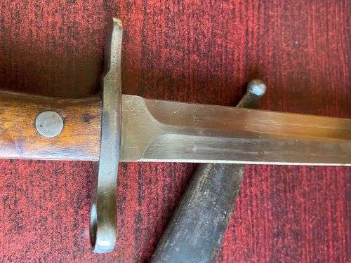 SWISS 1918 BAYONET WITH ITS LARGER HILT AND DOUBLE EDGE BLADE-MANUFACTURER ELSENER SCHEYZ-OVERALL LE