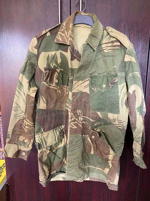 RHODESIAN CAMO JACKET-SIZE MEDIUM-LARGE-MEASURES 60CM ARMPIT TO ARMPIT-BATTLE WORN BUT GOOD CONDITI