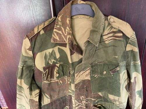 RHODESIAN CAMO JACKET-SIZE MEDIUM-LARGE-MEASURES 60CM ARMPIT TO ARMPIT-BATTLE WORN BUT GOOD CONDITI