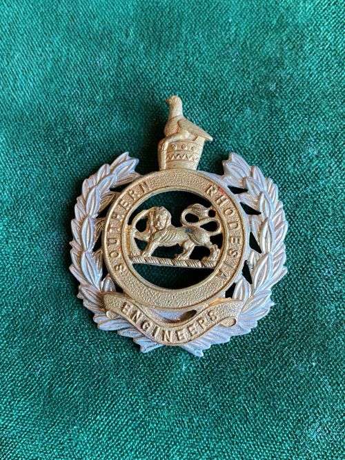 SOUTHERN RHODESIA CORPS OF ENGINEERS OTHER RANKS CAP BADGE-1949-56- NO LUGS