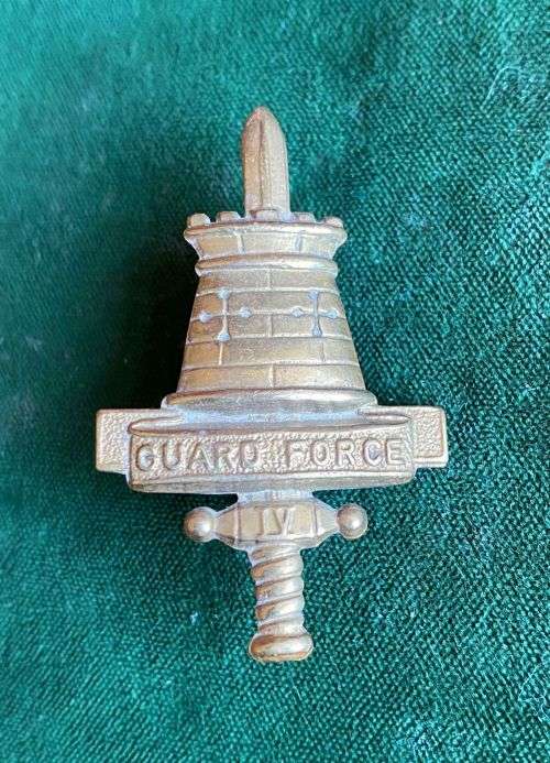 GUARD FORCE CAP BADGE-WORN 1976-1980- 2 LUGS