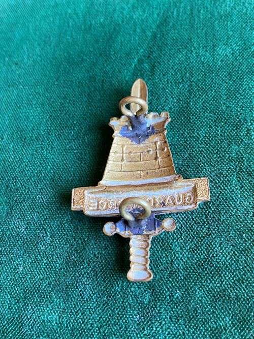 GUARD FORCE CAP BADGE-WORN 1976-1980- 2 LUGS