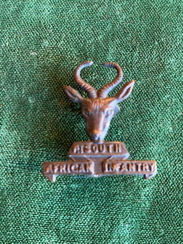 WW1 1ST SA INFANTRY COLLAR BADGE- 2 LUGS