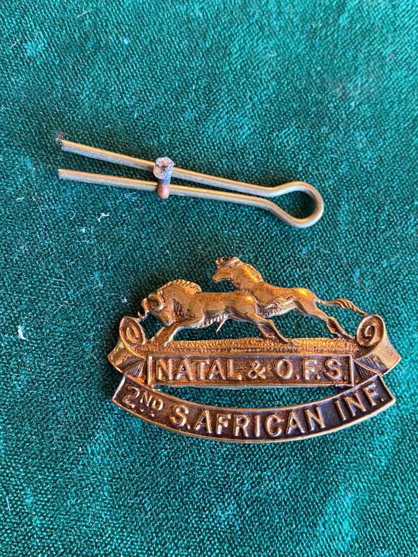 WW1 2ND INFANTRY COLLAR BADGE-ONE LUG CAME LOOSE