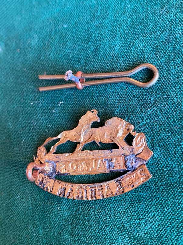 WW1 2ND INFANTRY COLLAR BADGE-ONE LUG CAME LOOSE