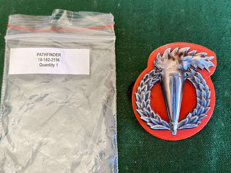 SA PATHFINDER BREAST BADGE- 2 PINS