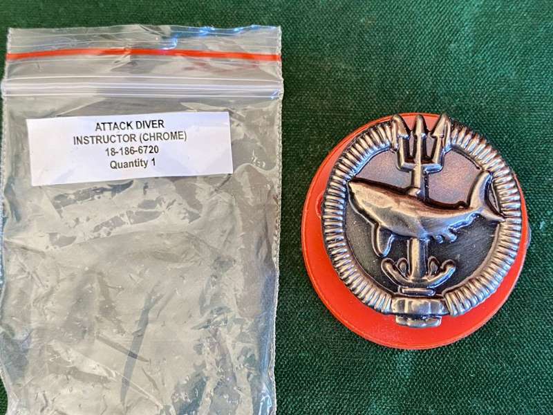 SA ATTACK DIVER-INSTRUVTOR (CHROME) BREAST BADGE- 2 PINS