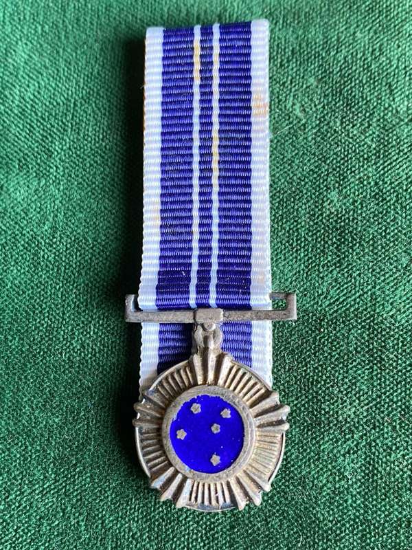 MINIATURE SOUTHERN CROSS MEDAL (SM)1975 (MERITORIOUS SERVICE)-SILVER MARKED
