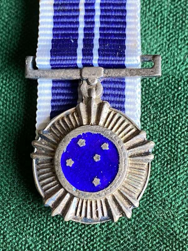 MINIATURE SOUTHERN CROSS MEDAL (SM)1975 (MERITORIOUS SERVICE)-SILVER MARKED