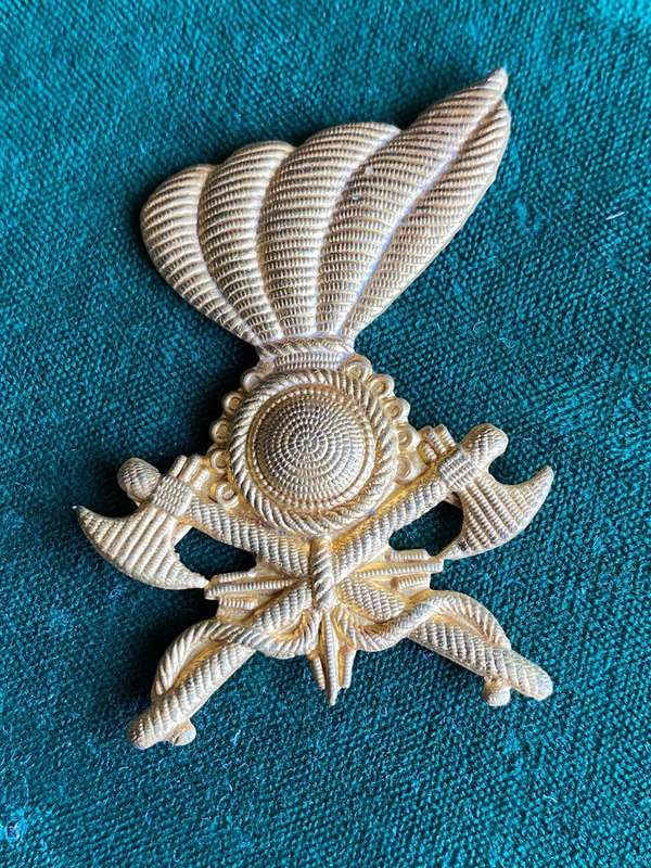 ITALIAN WW2 GILDED PIONEER CAP BADGE