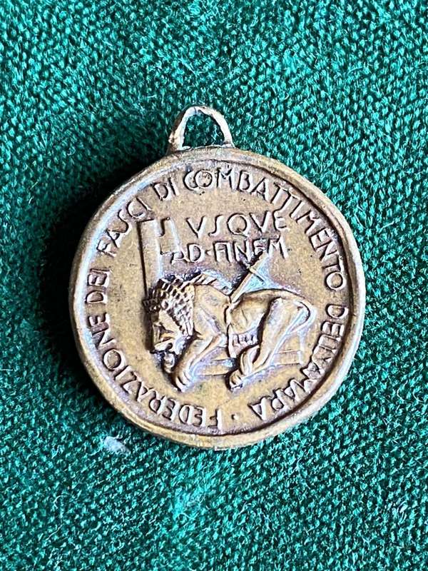 ITALIAN FASCIDI COMBATTIMENTO MEDAL-IT WAS A POLITICAL AND PARAMILITARY GROUP IN ITALY THAT MERGED W