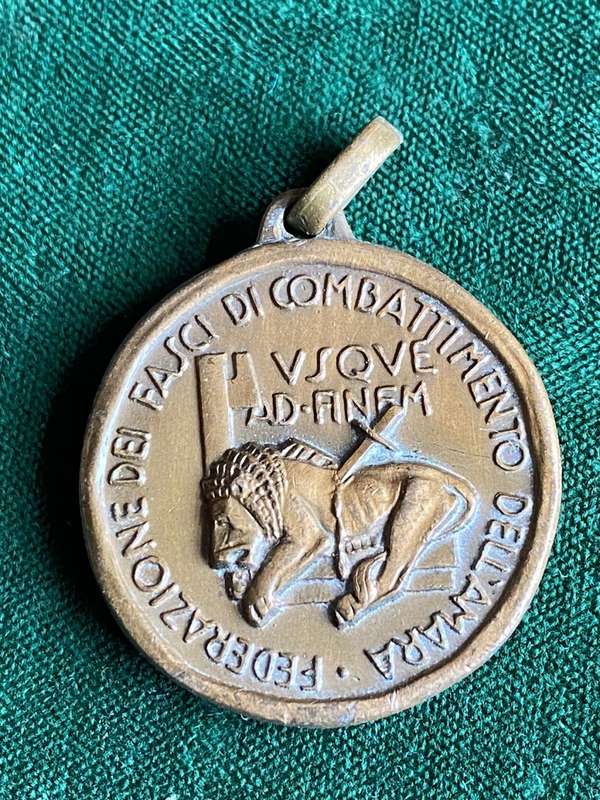 ITALIAN FASCI DI COMBATTIMENTO MEDAL-IT WAS A POLITICAL AND PARAMILITARY GROUP IN ITALY THAT MERGED