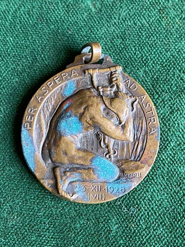 ITALIAN WAR MERIT CROSS(CROCE AL MERITO DI GUERRA)GIVEN TO MEMBERS OF THE ARMED FORCES FOR SERVICES