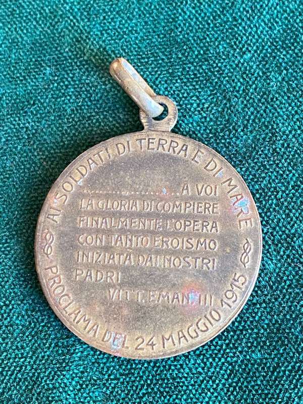 ITALIAN WW2 MEDAL OF MILITARY VALOR AWARDED TO PERSONNEL FOR EXCEPTIONAL VALOR IN THE FACE OF THE EN