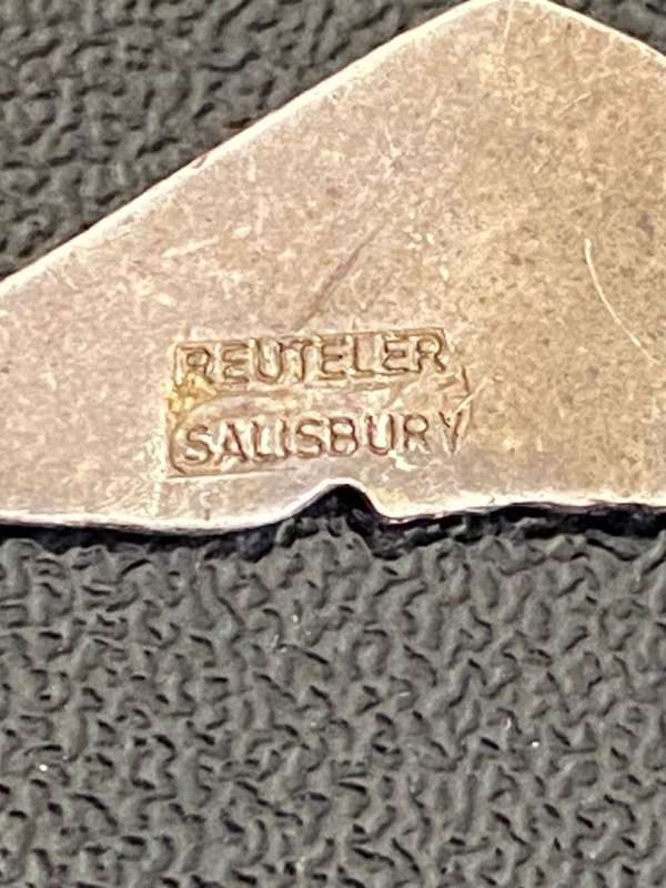 GUARANTEED ORIGINAL OFFICERS SILVER RHODESIAN SELOUS SCOUTS,CAP BADGE- 2 LUGS-REUTELER SALISBURY AND