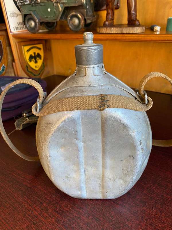 ITALIAN WW2 WATER BOTTLE-SCREW STOPPER AND MADE OF FLUTED ALUMINIUM
