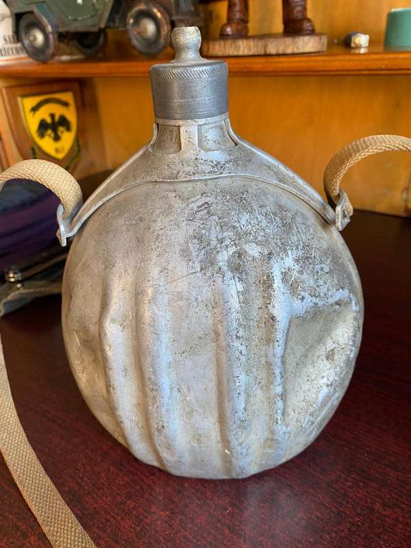 ITALIAN WW2 WATER BOTTLE-SCREW STOPPER AND MADE OF FLUTED ALUMINIUM