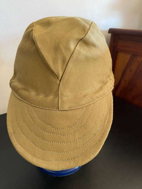 ORIGINAL RECCE,BROWN OR DARK KHAKI,SWALLOW TAIL CAP-COMES WITH PAPER LABEL CODE TYPE F(LIBYAN)FOR CR