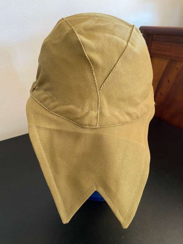 ORIGINAL RECCE,BROWN OR DARK KHAKI,SWALLOW TAIL CAP-COMES WITH PAPER LABEL CODE TYPE F(LIBYAN)FOR CR
