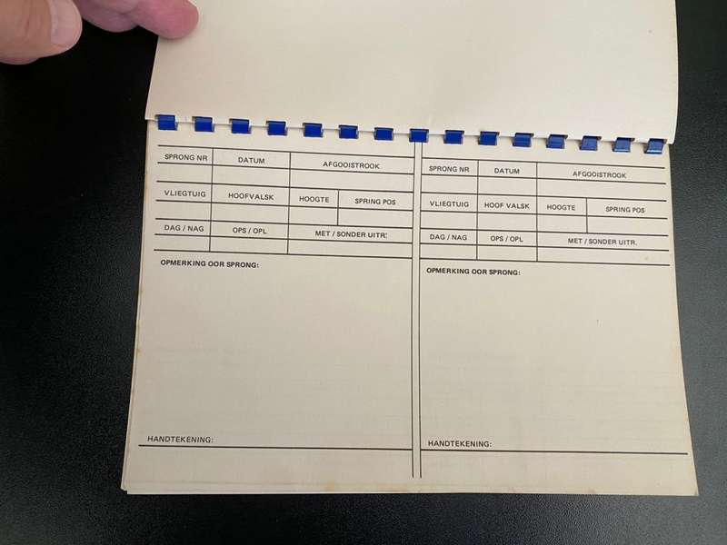 UNISSUED STATICLINE PARACHUTE LOGBOOK