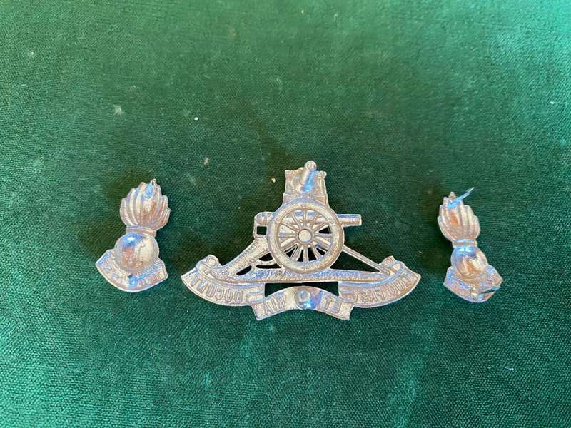 CAPE GARRISON ARTILLERY CHROME CAP AND COLLARS-WORN POST 1978-LUGS + PINS INTACT