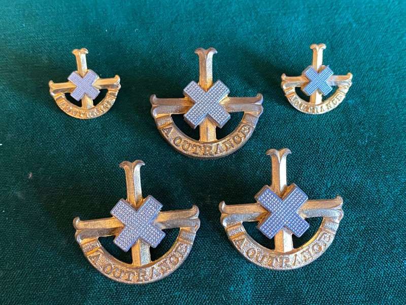 REGIMENT UITENHAGE CAP, COLLARS AND MESS DRESS COLLARS-WORN POST 1973-ALL PINS COMPLETE