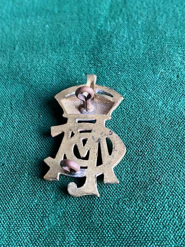 CAPE MOUNTED POLICE COLLAR BADGE-WORN 1904-1913- 2 LUGS