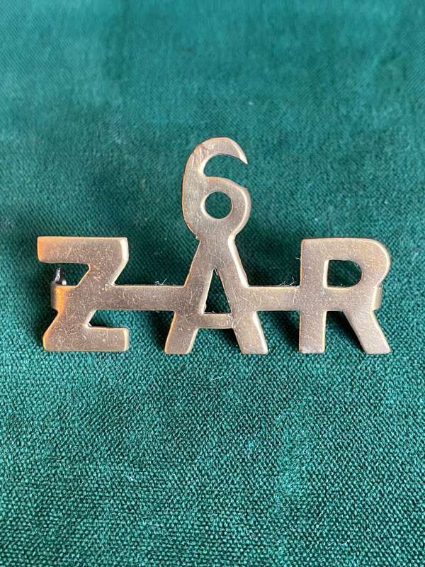 6 TH ZUID AFRIKAANS RUITERS TITLE-SHEET METAL - 2 LUGS -WORN 1915-18