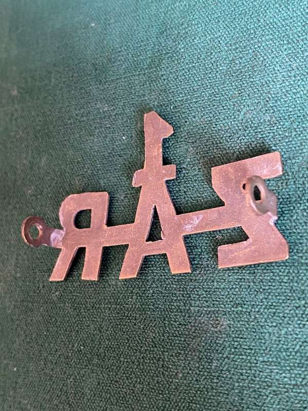 1ST ZUID AFRIKAANS RUITERS TITLE-SHEET METAL - 2 LUGS -WORN 1915-18