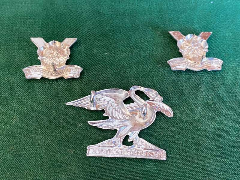 REGIMENT SPRINGS-CHROME CAP AND MESS DRESS COLLARS -LUGS + PINS INTACT