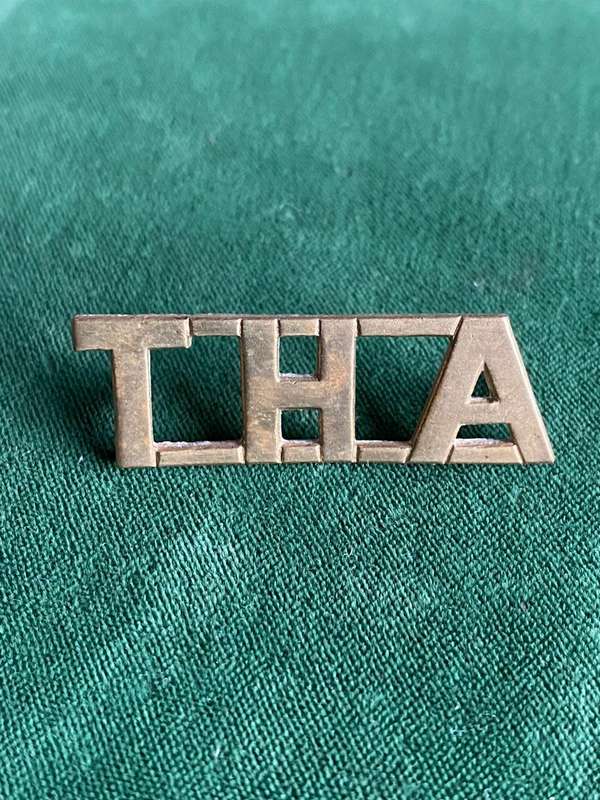 TRANSVAAL HORSE ARTILLERY ,BRASS SHOULDER TITLE-WORN 1908-1950- 2 LUGS
