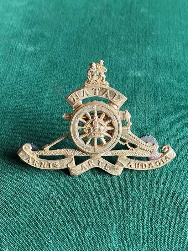NATAL FIELD ARTILLERY CAP BADGE-ADOPTED IN 1967 GILDING METAL-WORN BY OTHER RANKS-2 LUGS