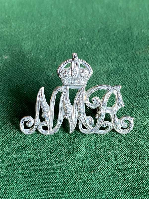 NATAL MOUNTED RIFLES WHITE METAL BERET AND CAP BADGE-WORN 1935-1964-LUGS INTACT