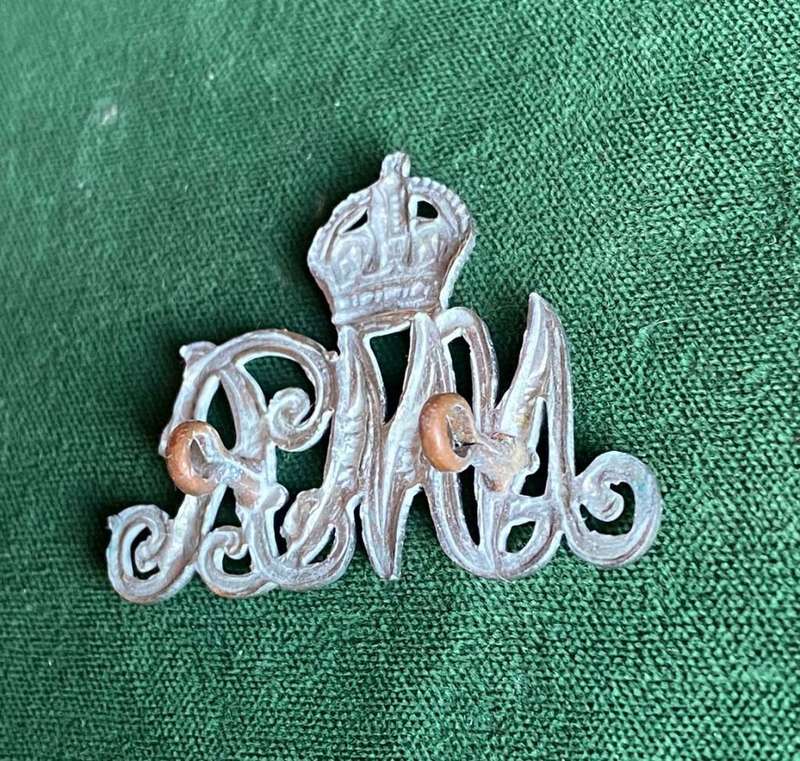 NATAL MOUNTED RIFLES WHITE METAL BERET AND CAP BADGE-WORN 1935-1964-LUGS INTACT