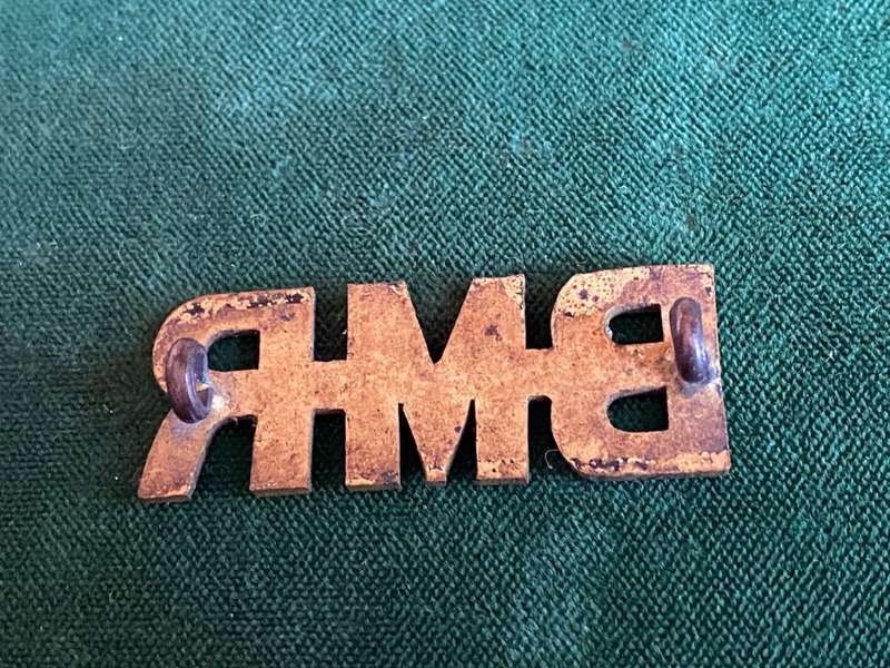 BORDER MOUNTED RIFLES, BRASS SHOULDER TITLE 1894-1902-BOER WAR- 2 LUGS