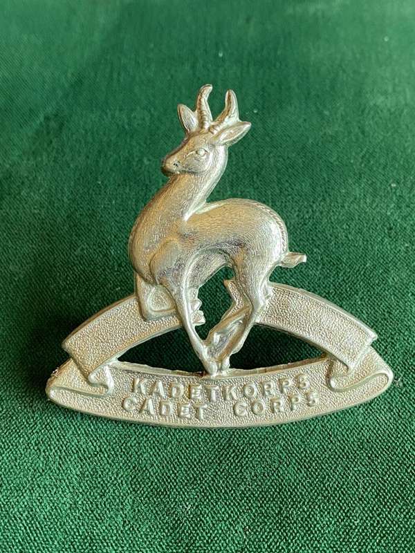 SA SCHOOL CADETS WHITE METAL CAP BADGE- 2 LUGS