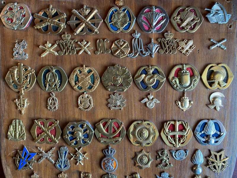 LARGE SELECTION OF DUTCH BADGES-SOLD TOGETHER -MOUNTED ON A WOODEN SHIELD THAT MEASURES 58,5X45 CM-