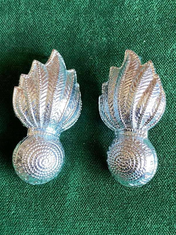 SA ARTILLERY CHROME COLLARS (ALSO WORN AS BERET BADGE)WORN POST 1976-PINS INTACT