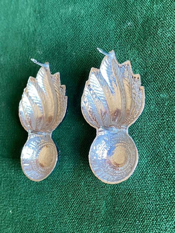 SA ARTILLERY CHROME COLLARS (ALSO WORN AS BERET BADGE)WORN POST 1976-PINS INTACT